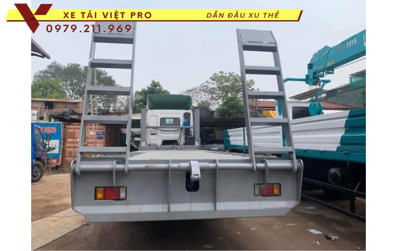 Chenglong 2 chân nâng đầu chở máy công trình