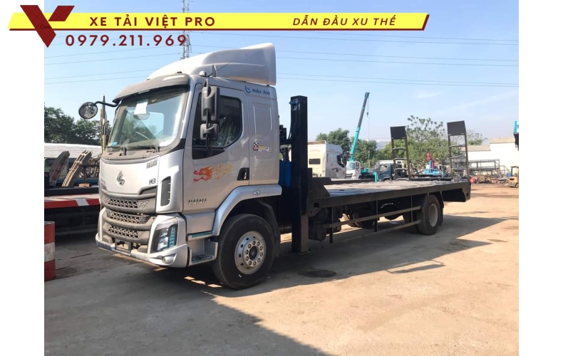 Chenglong 2 chân nâng đầu chở máy công trình