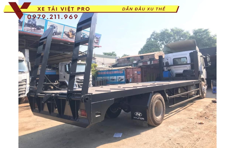 Chenglong 2 chân nâng đầu chở máy công trình