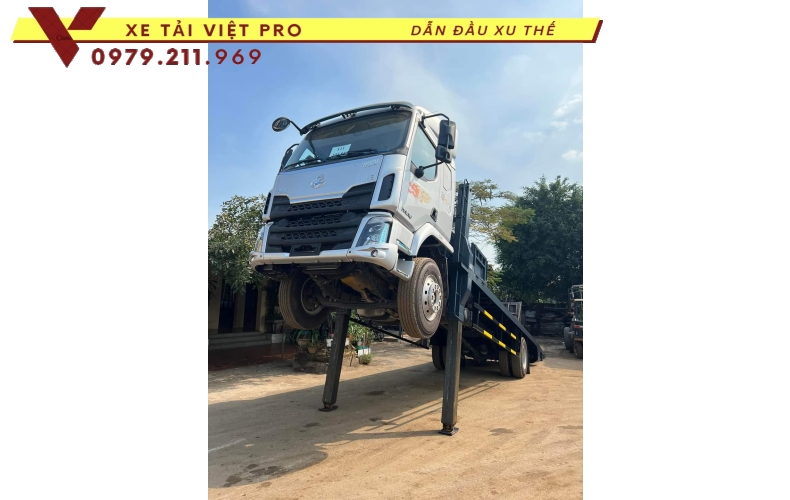 Chenglong 2 chân nâng đầu chở máy công trình