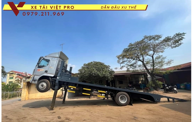 Chenglong 2 chân nâng đầu chở máy công trình