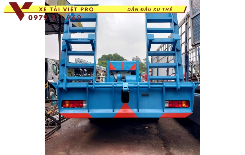 Đánh giá Xe tải Chenglong H5 (3 chân) nâng đầu chở máy công trình