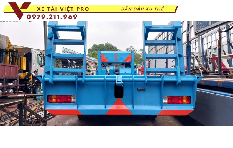 Đánh giá Xe tải Chenglong H5 (3 chân) nâng đầu chở máy công trình