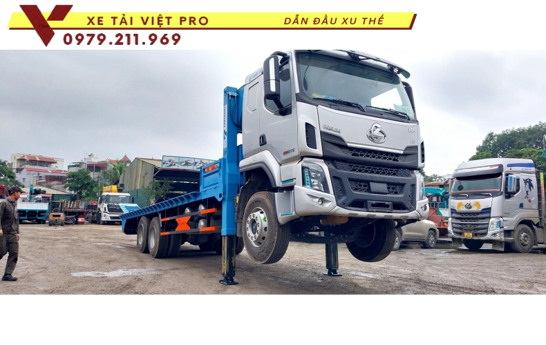 Đánh giá Xe tải Chenglong H5 (3 chân) nâng đầu chở máy công trình