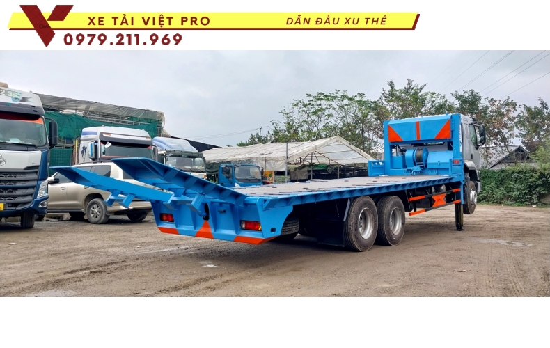 Đánh giá Xe tải Chenglong H5 (3 chân) nâng đầu chở máy công trình