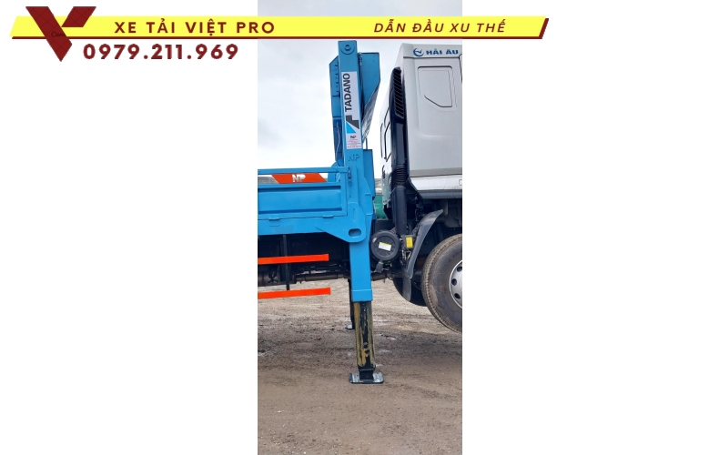 Đánh giá Xe tải Chenglong H5 (3 chân) nâng đầu chở máy công trình