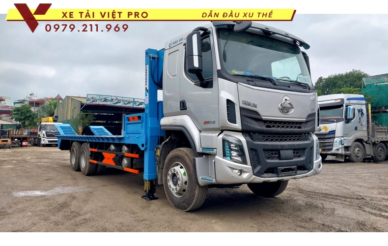 Đánh giá Xe tải Chenglong H5 (3 chân) nâng đầu chở máy công trình