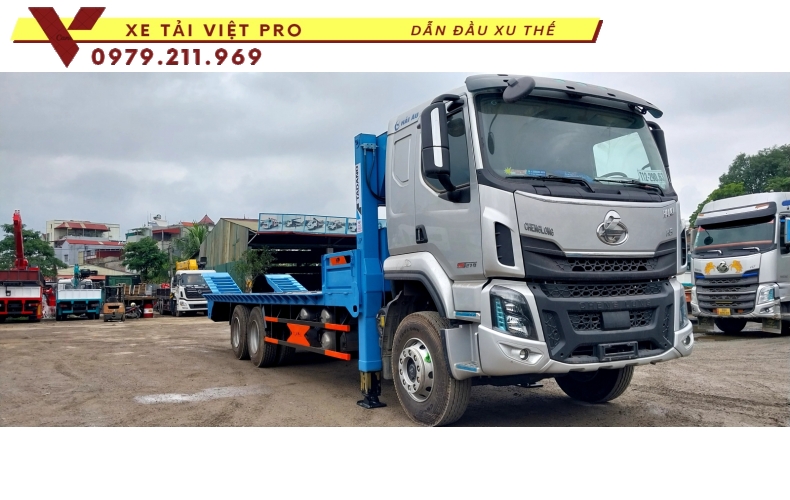 Đánh giá Xe tải Chenglong H5 (3 chân) nâng đầu chở máy công trình