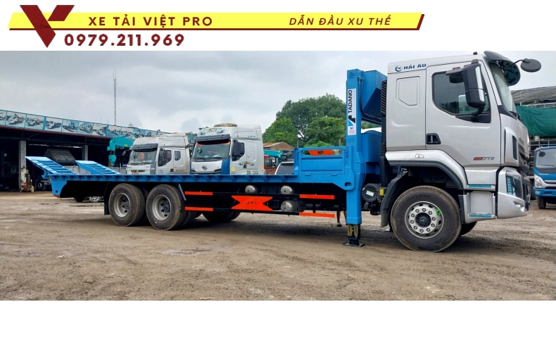 Đánh giá Xe tải Chenglong H5 (3 chân) nâng đầu chở máy công trình