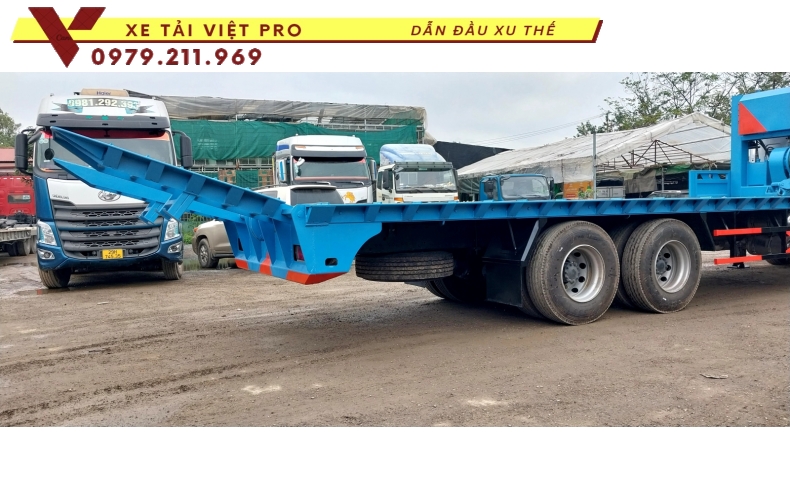 Đánh giá Xe tải Chenglong H5 (3 chân) nâng đầu chở máy công trình