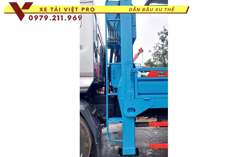 Đánh giá Xe tải Chenglong H5 (3 chân) nâng đầu chở máy công trình