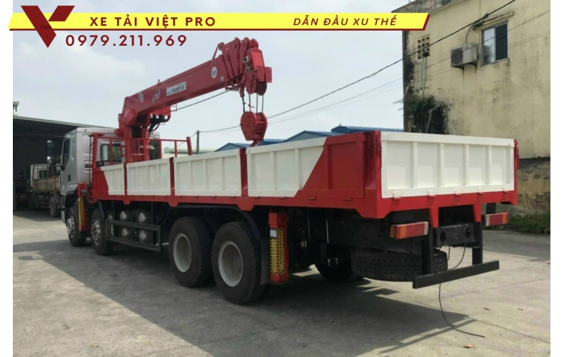 Chenglong gắn cẩu Atom 12 tấn