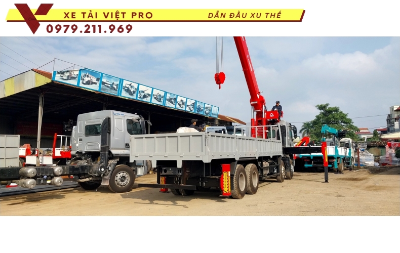Chenglong gắn cẩu Atom 12 tấn