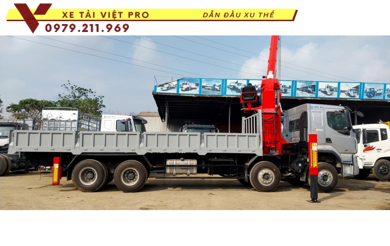 Chenglong gắn cẩu Atom 12 tấn