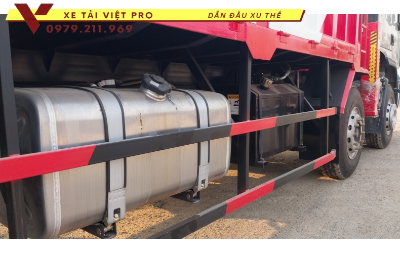 Chenglong gắn cẩu Atom 12 tấn