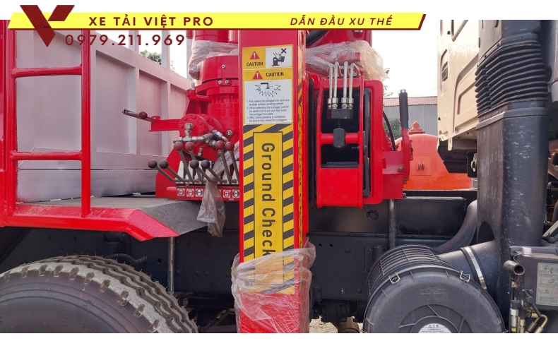 Chenglong gắn cẩu Atom 12 tấn