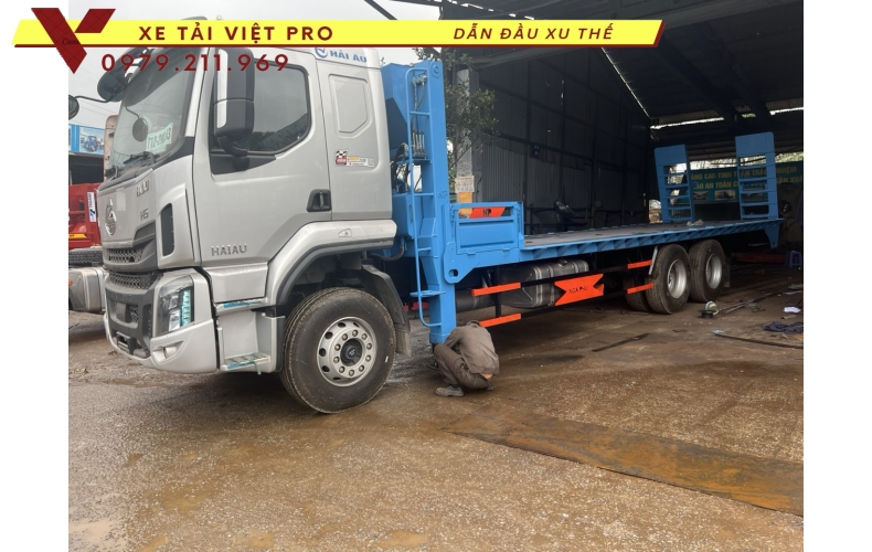 Giá xe tải Chenglong H5 4 chân nâng đầu là bao nhiêu?