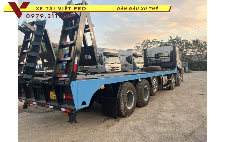 Giá xe tải Chenglong H5 4 chân nâng đầu là bao nhiêu?