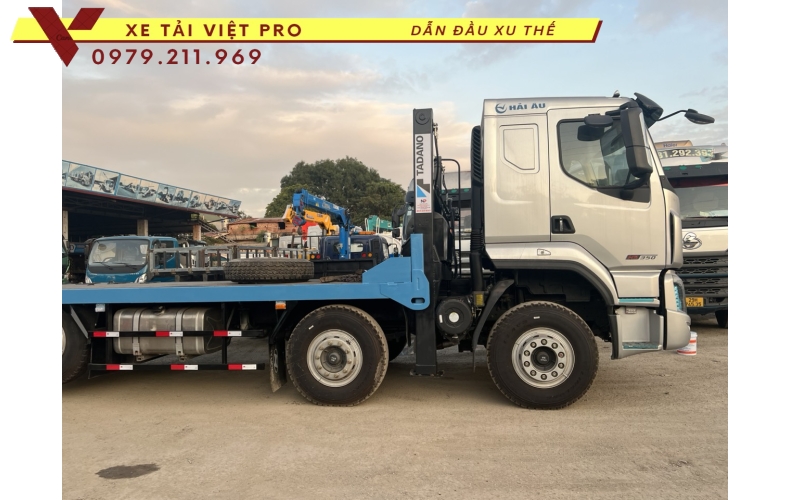 Giá xe tải Chenglong H5 4 chân nâng đầu là bao nhiêu?