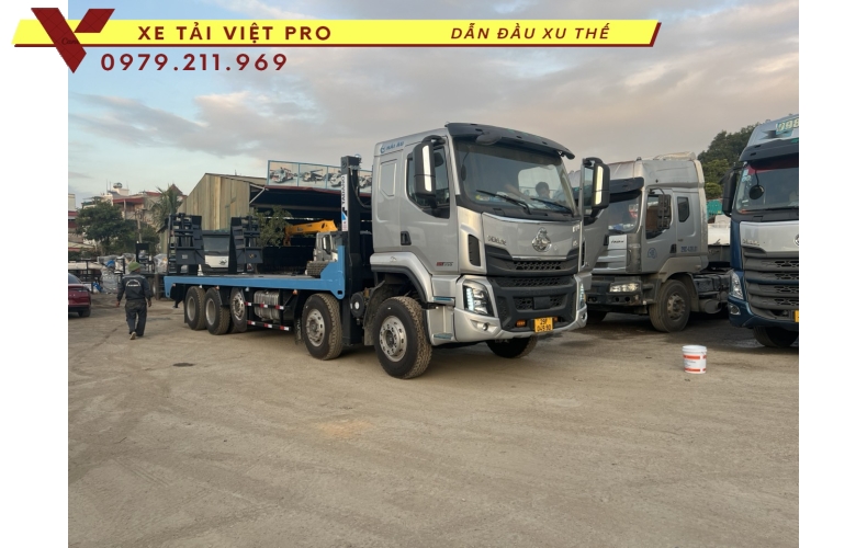 Giá xe tải Chenglong H5 4 chân nâng đầu là bao nhiêu?