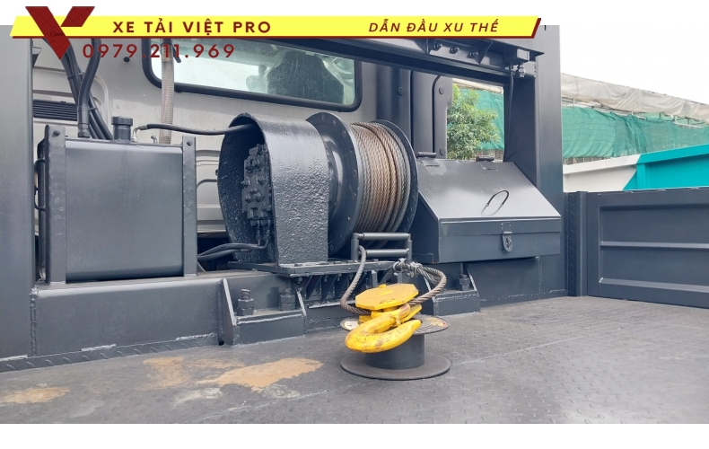 Giá Xe Tải Chenglong 5 Chân Nâng Đầu Chở Máy Công Trình