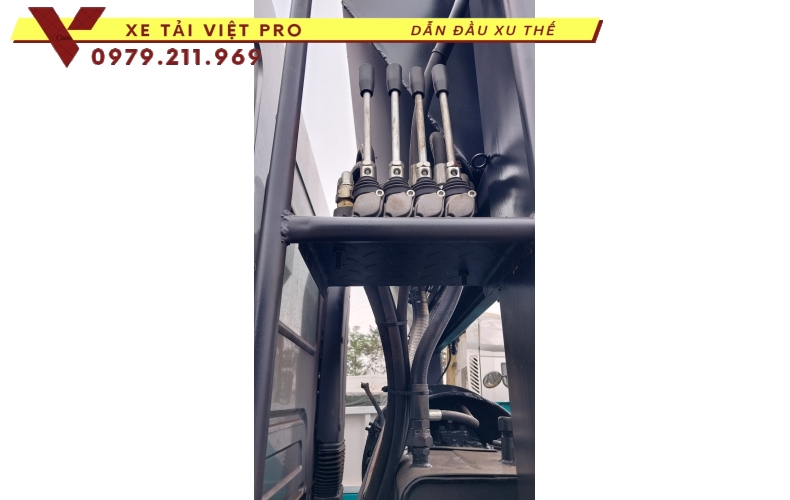 Giá Xe Tải Chenglong 5 Chân Nâng Đầu Chở Máy Công Trình