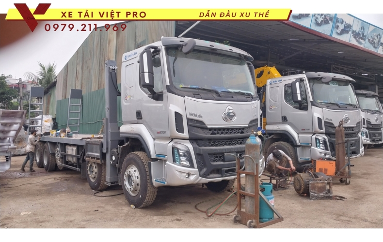 Chenglong 5 chân nâng đầu chở máy công trình