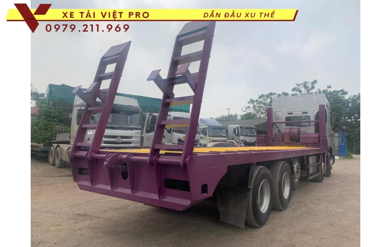 Giá xe tải Chenglong H5 4 chân nâng đầu là bao nhiêu?