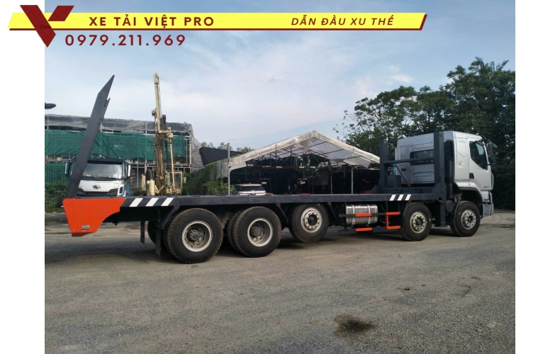 Chenglong 5 chân nâng đầu chở máy công trình