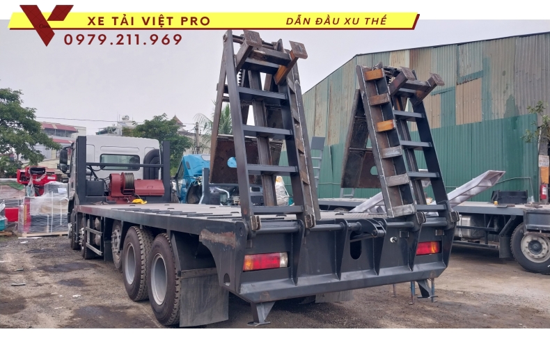 Chenglong 5 chân nâng đầu chở máy công trình