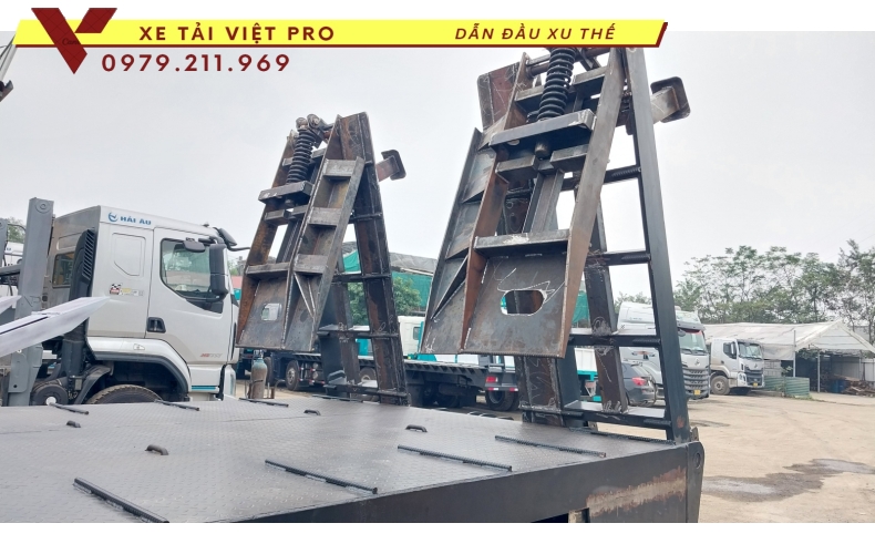 Chenglong 5 chân nâng đầu chở máy công trình