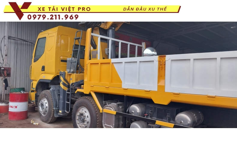 Chenglong 4 chân gắn cẩu XCMG 16 tấn