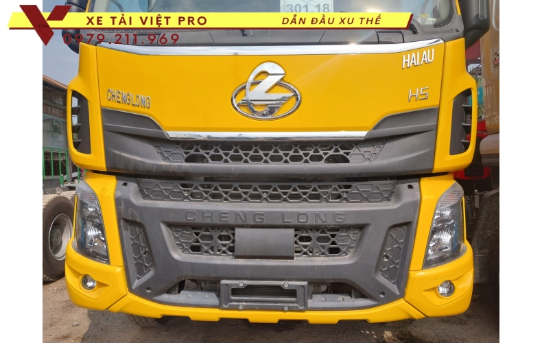 Xe tải Chenglong 3 chân gắn cẩu XCMG 8 tấn