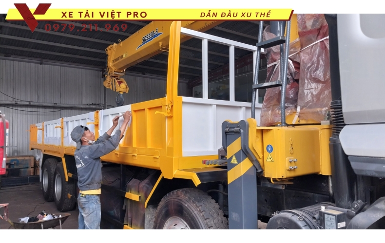 Chenglong 4 chân gắn cẩu XCMG 16 tấn