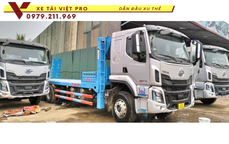 Đánh giá Xe tải Chenglong H5 (3 chân) nâng đầu chở máy công trình