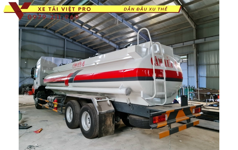 Chi tiết Xe téc chở xăng dầu Chenglong 3 chân có giá bao nhiêu?