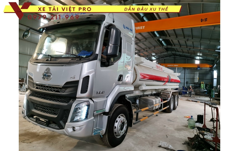 Chi tiết Xe téc chở xăng dầu Chenglong 3 chân có giá bao nhiêu?