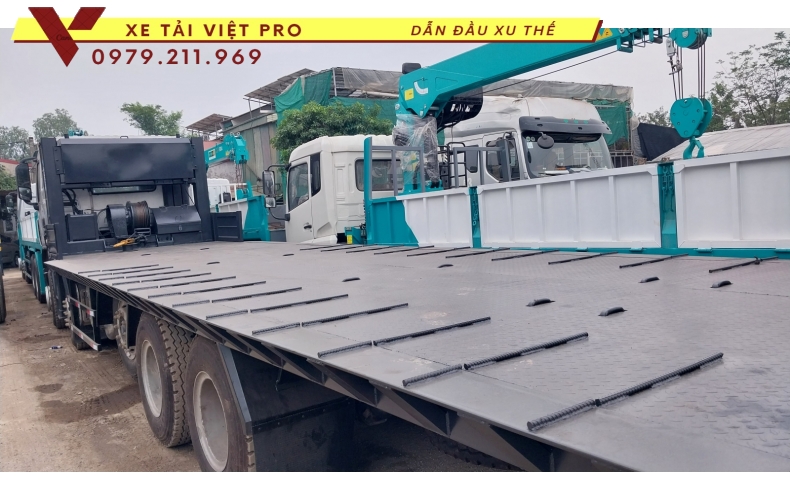 Chenglong 4 chân nâng đầu chở máy công trình