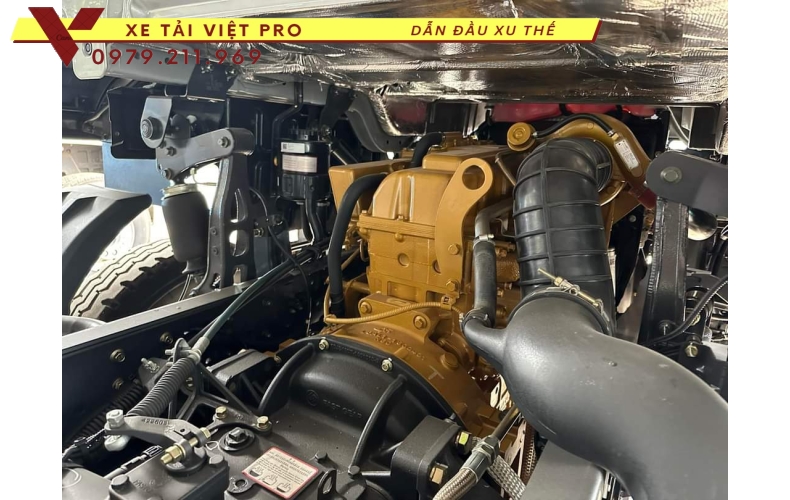 Chenglong 4 chân nâng đầu chở máy công trình