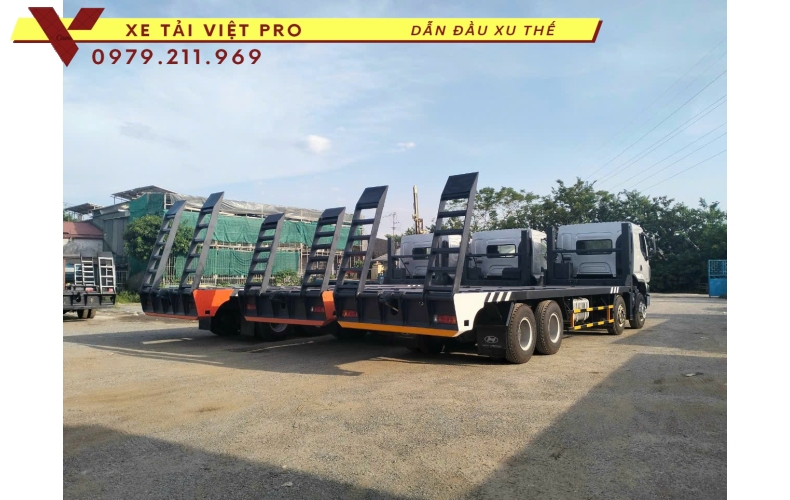 Chenglong 4 chân nâng đầu chở máy công trình