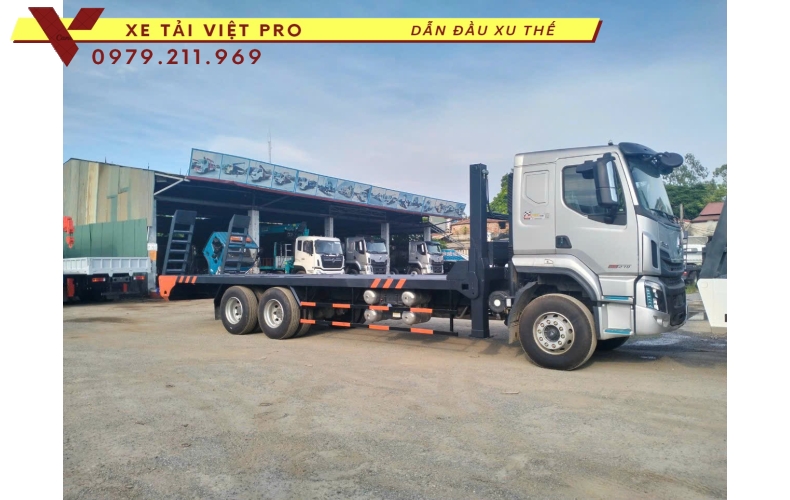 Chenglong 4 chân nâng đầu chở máy công trình