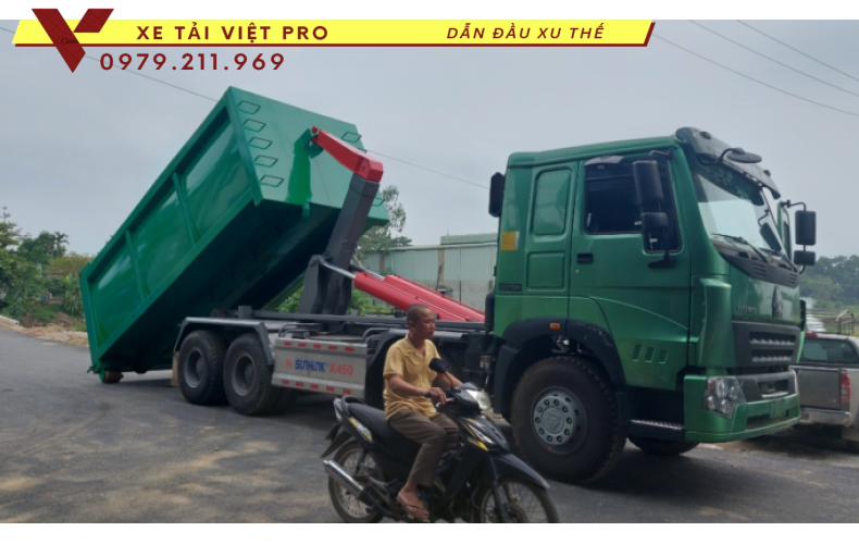 Xe HOWO chở rác thùng rời 27 khối