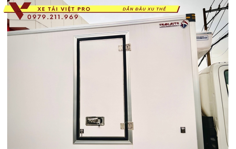 Báo giá Hino XZU 720l thùng đông lạnh  mới nhất hiện nay