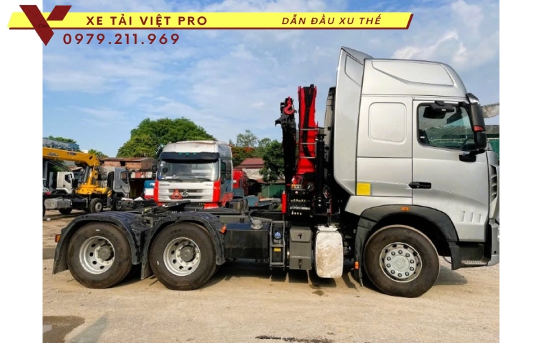 Đầu Kéo Howo Gắn Cẩu Gập 17 Tấn Giá Tốt