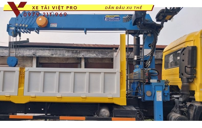 Xe tải Dongfeng 2 chân gắn cẩu Dongyang 6 tấn