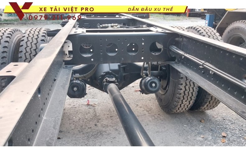 Xe tải Dongfeng 2 chân gắn cẩu Dongyang 6 tấn