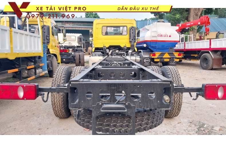 Xe tải Dongfeng 2 chân gắn cẩu Dongyang 6 tấn