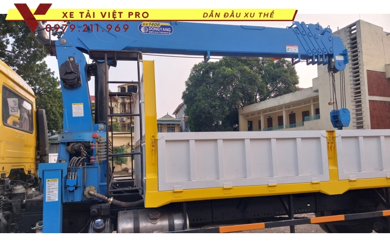 Xe tải Dongfeng 2 chân gắn cẩu Dongyang 6 tấn