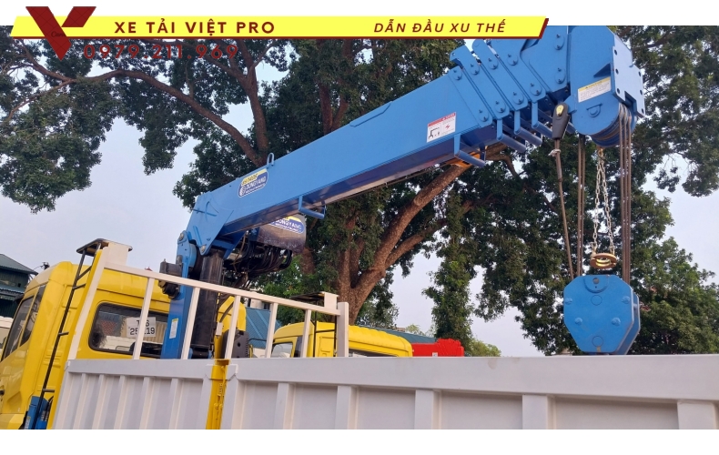 Xe tải Dongfeng 2 chân gắn cẩu Dongyang 6 tấn