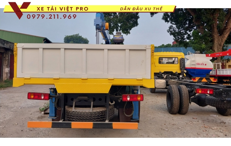 Xe tải Dongfeng 2 chân gắn cẩu Dongyang 6 tấn